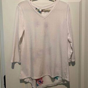 Woman’s Market & Spruce White 3/4 Sleeve Shirt With Floral Rayon Back